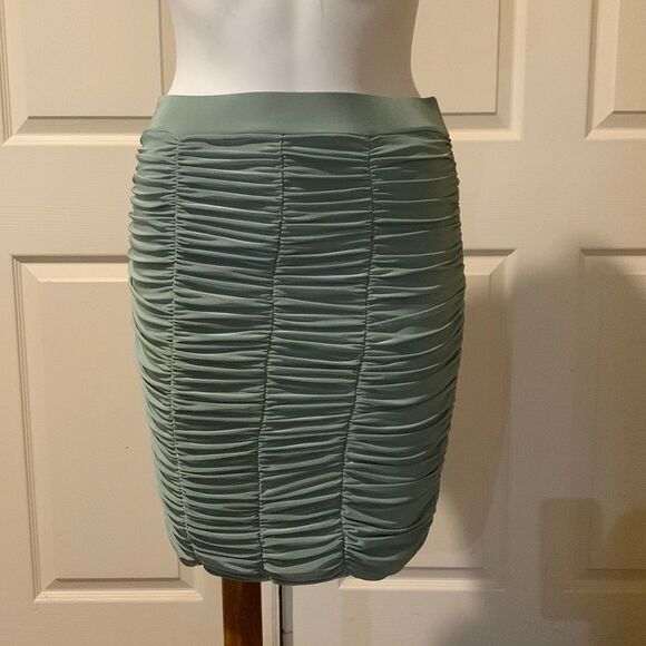 Club London Mini skirt sage. NWT. Size 6 - Picture 2 of 11